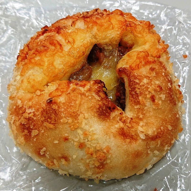 チーズカレーパン(セスト グランデュオ立川店)