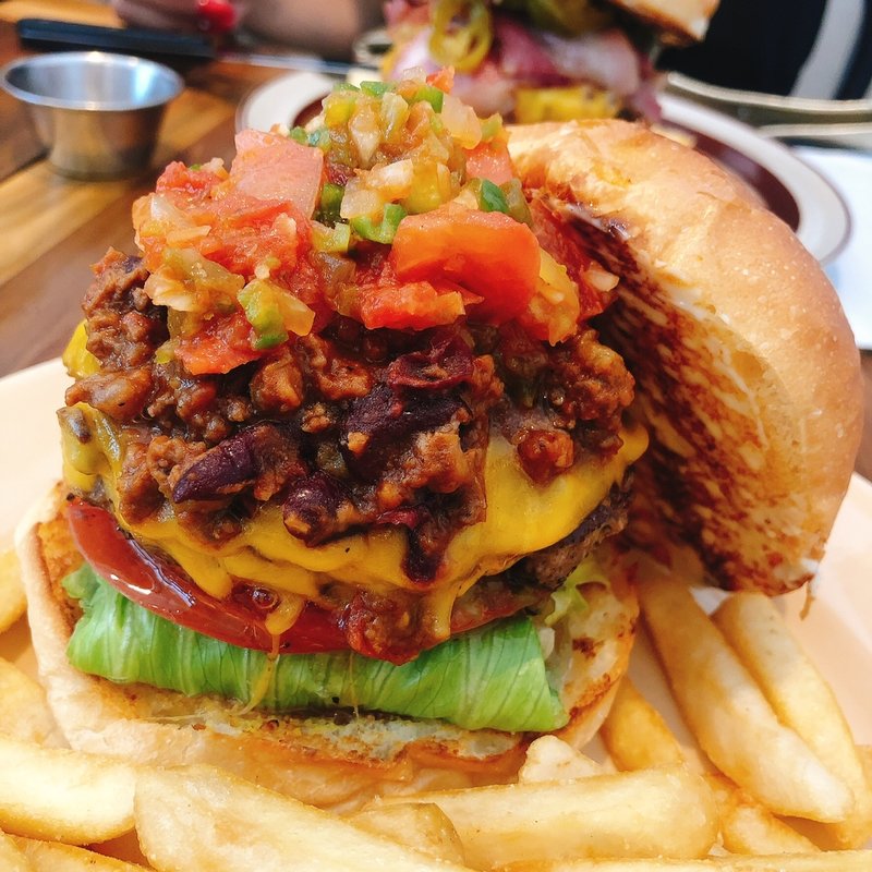 MC HOT CHILI CHEESE BURGER(マクレーン オールドファッション ダイナー)