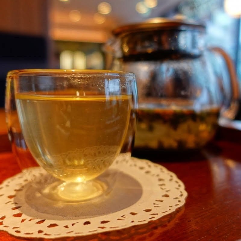 梅と桜・苺の玄米茶(和カフェ Tsumugi アトレ竹芝店)