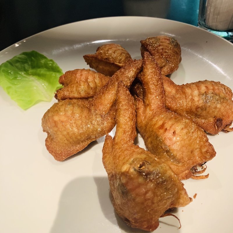 フカヒレ入り手羽先揚げ(新亜飯店千駄ケ谷店)