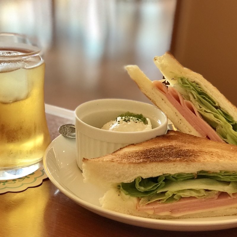 モーニングセット(ハムホットサンド/アップルジュース)(楽々園珈琲屋)