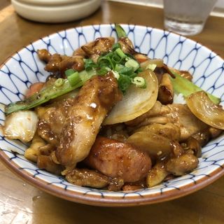 チョリソー鶏モモ焼肉丼(ラーメン専科 竹末食堂)