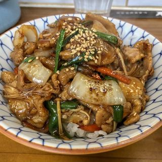 豚バラ醤油ダレ焼肉丼(ラーメン専科 竹末食堂)
