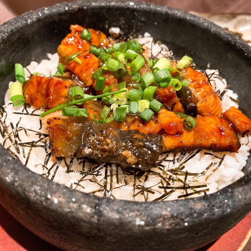 鰻の石焼きご飯 ひつまぶし風(怪獣酒場)