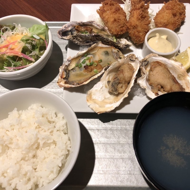 牡蠣のトリプル御膳＋カキフライ1個(ザ・カーブ・ド・オイスター （THE CAVE DE OYSTER）)