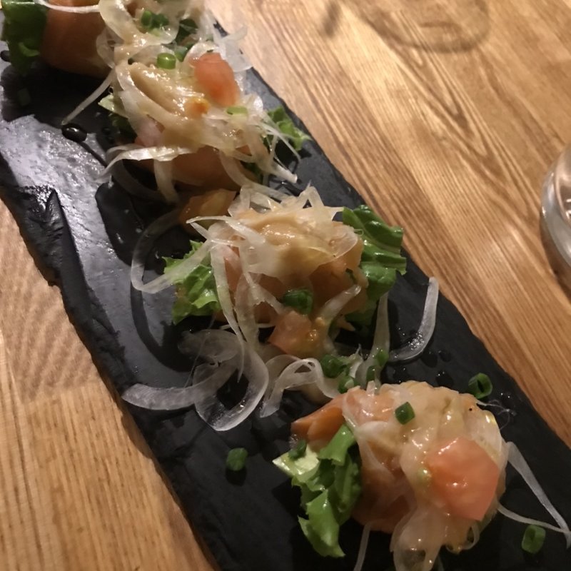 アボカドサーモンロール(五感 小皿イタリアン アンド 生パスタ)