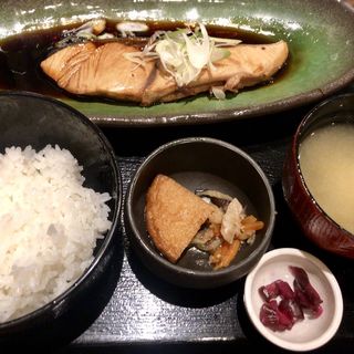 ぶりの煮魚定食(河岸番外地 田町店 )