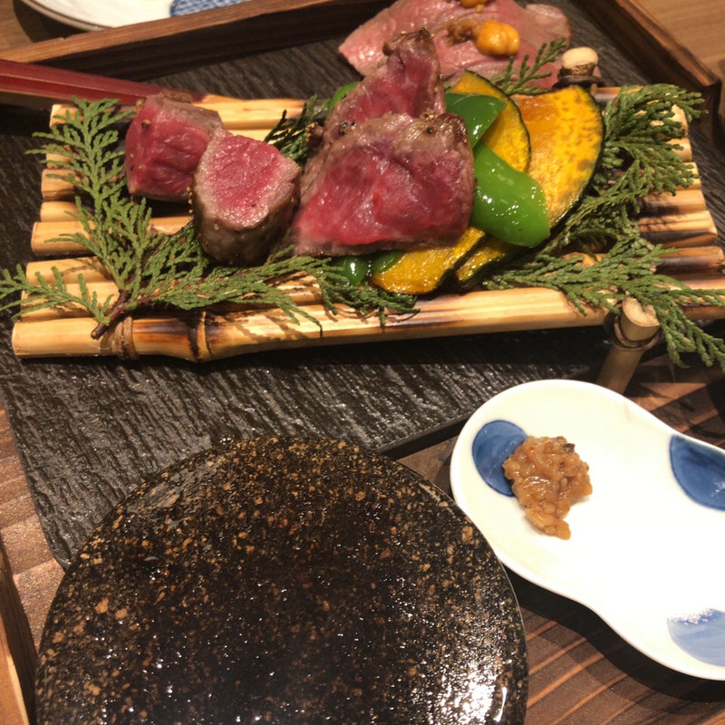 山形牛の炙り盛り合せ(北新地壽 コトブキ)