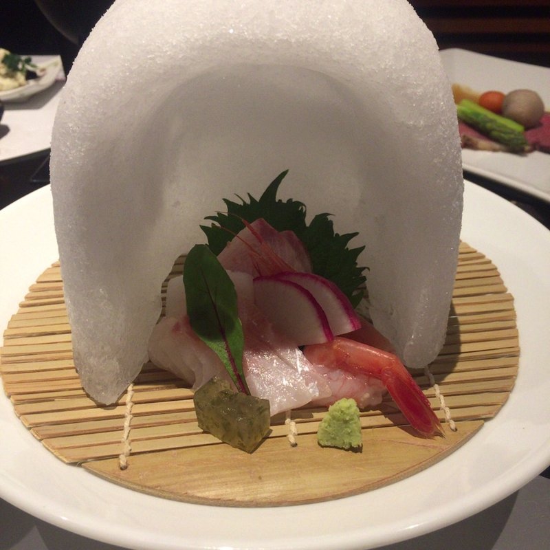 刺身盛り合わせ(ダイニング万葉 ホテルメトロポリタン秋田店 （マンヨウ）)