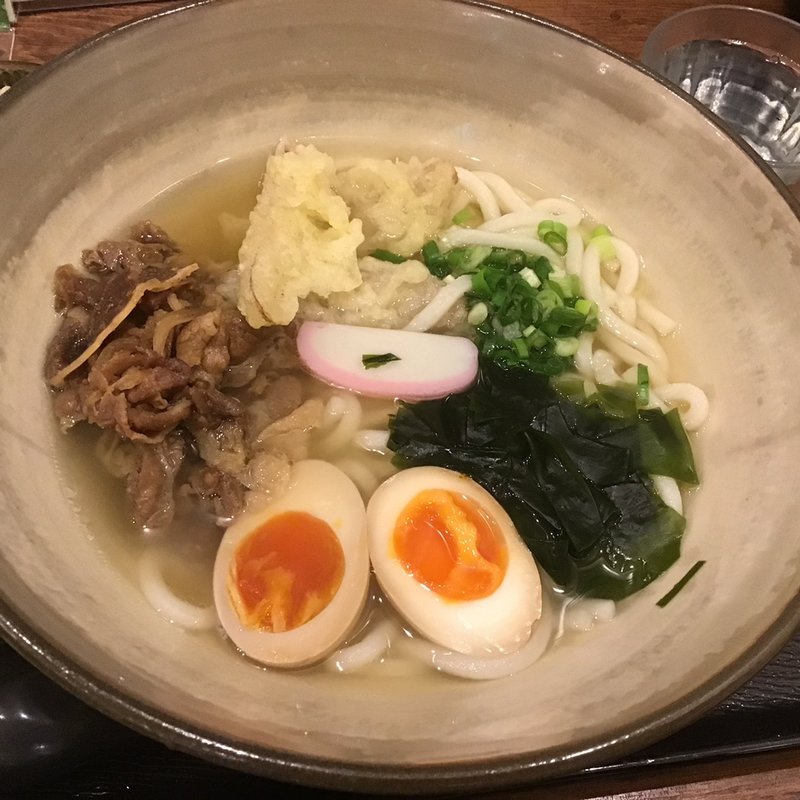 肉うどん(ごぼう天トッピング)&かしわ飯(博多うどん よかよか)