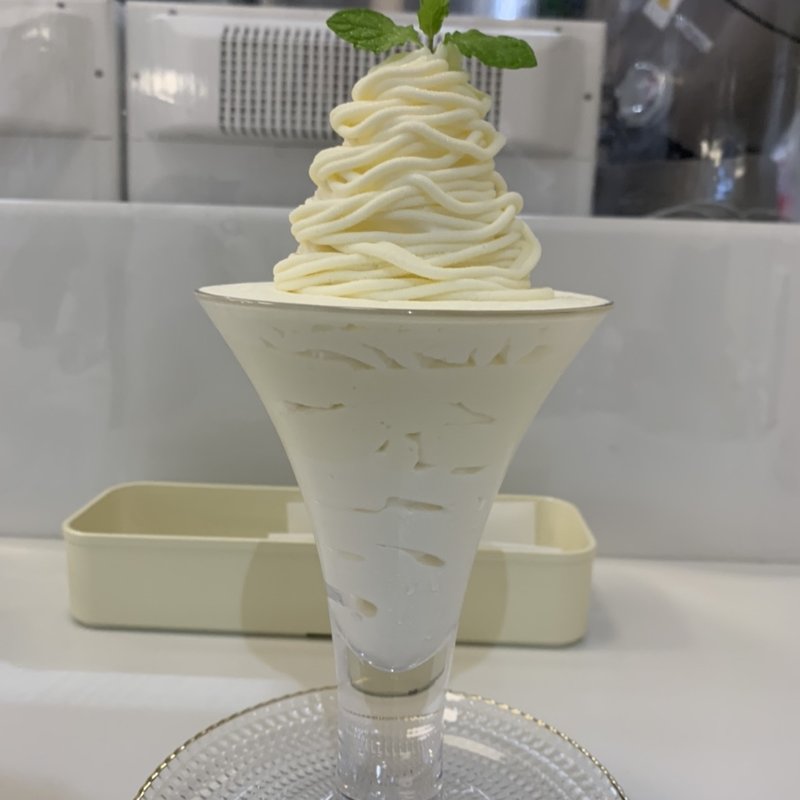 チーズづくしの贅沢モンブランパフェ(ポップンフルーツカフェ)