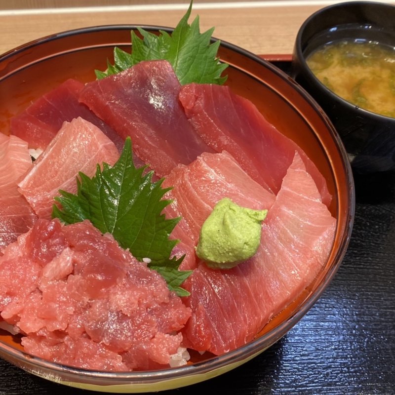 まぐろ3色丼(三崎豊魚 上大岡店)