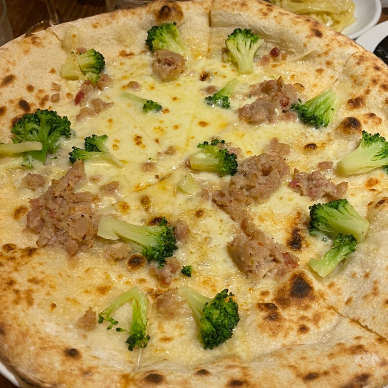 サルシッチャとブロッコリーのピッツァ(Italian Kitchen VANSAN)