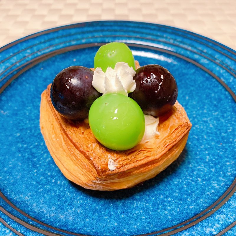 巨峰とマスカットのデニッシュ(Boulangerie Riche )