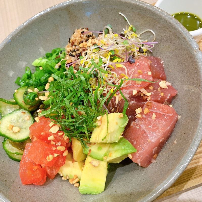 塩麹漬けマグロとアボカドのどんぶり(伊右衛門カフェ ルクア イーレ店)