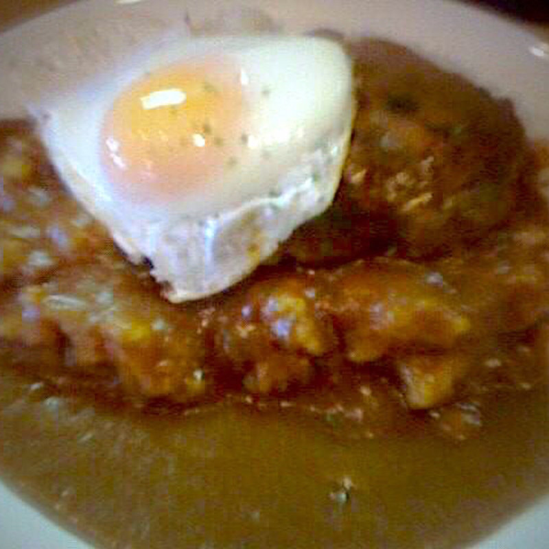 ハンバーグカレー目玉焼きのせ(モンヴェール )