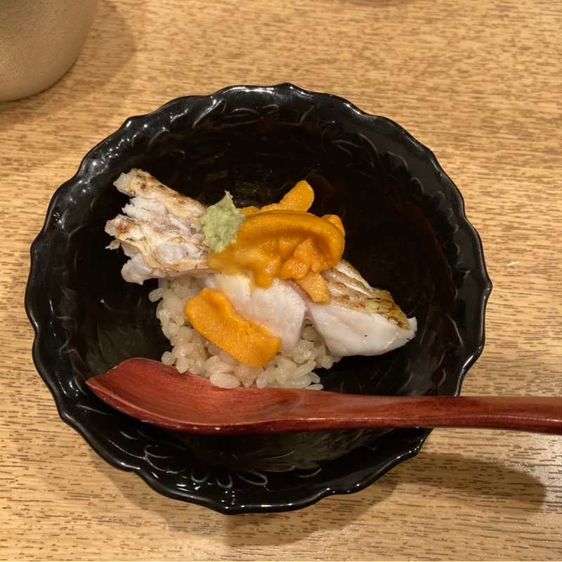 ノドグロとウニ(江戸前鮨 日本橋 蛇の市本店)