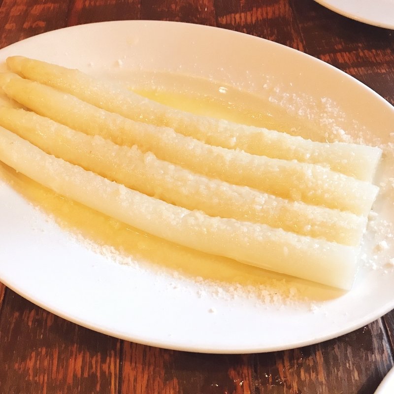 ホワイトアスパラガスのパルミジャーノがけ(フレーゴリ)