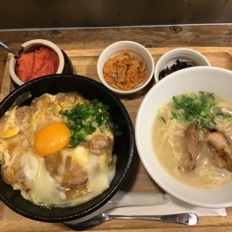 親子丼とミニ鶏そばセット(やきとり家すみれ 高槻店 )