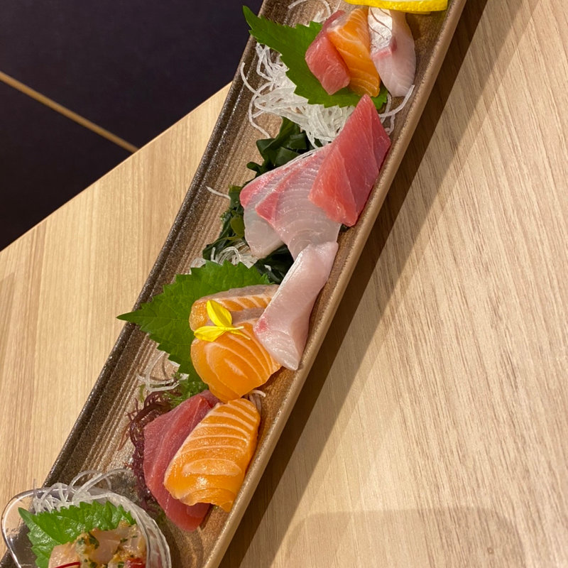 鮮や刺身三種盛り合わせ(全席個室　鮮や一夜　京都駅前店)