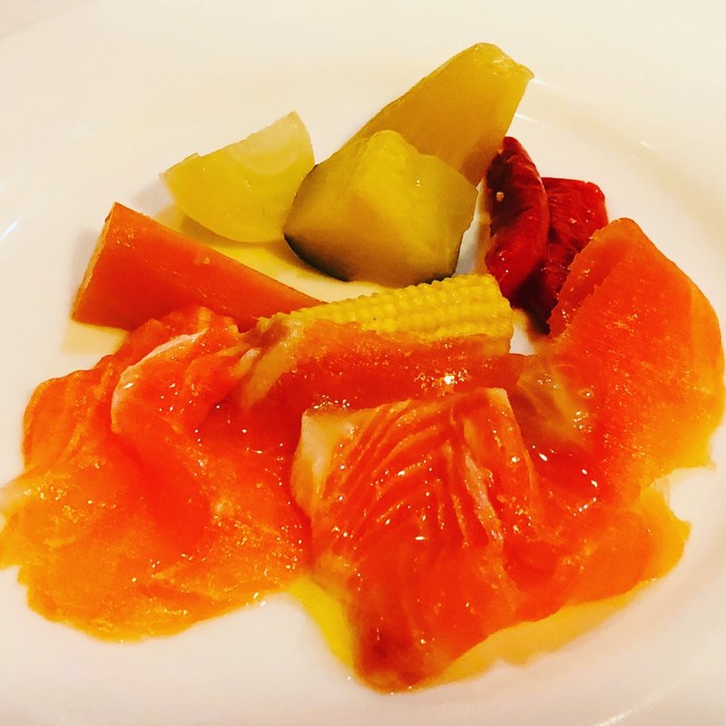 スモークサーモンと季節野菜の蒸し煮(ウィルビウス)