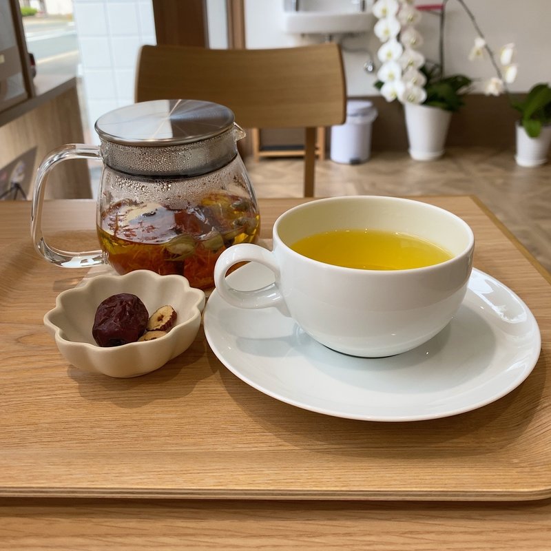 薬膳茶(紅花・シナモン・マイカイカ)(なつめ薬局 Cafe薬食同源)