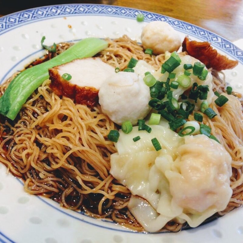 ワンタンつみれつゆなし麺(香港麺 新記)