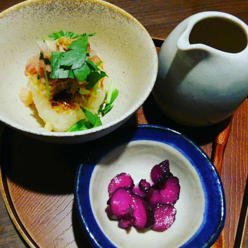 鶏なめろうの焼きおにぎり茶漬け(さつま極鶏専門店 だいまおう)