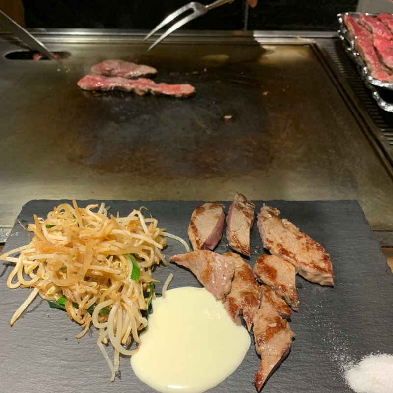 ステーキ食べ放題ランチ(鉄板ステーキ 淀屋)