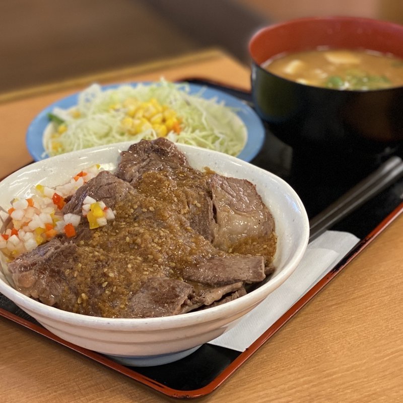 牛ステーキ丼 デカ盛り サラダセット(松屋 長野柳原店 )