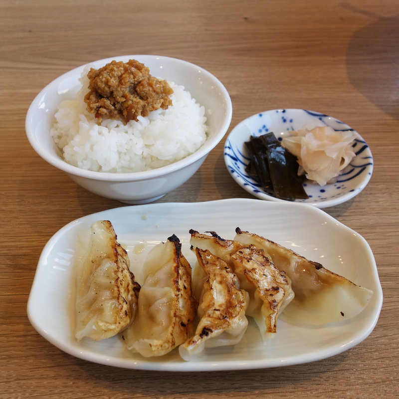 餃子・肉味噌ごはんセット(麺屋 波のおと)