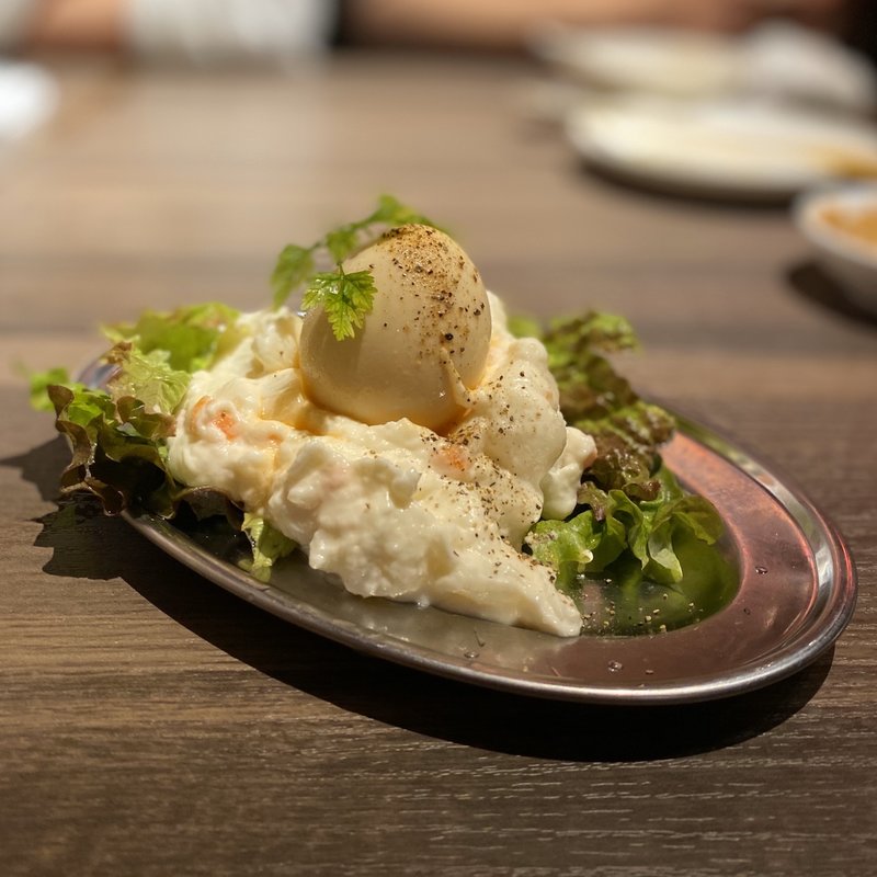 半熟卵のポテトサラダ(黒から 金山小町店)