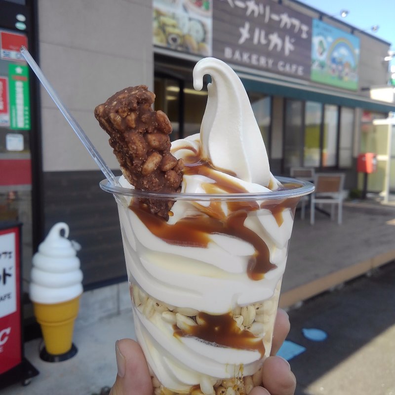 ソフトクリーム パフ＆チョコ棒(ベーカリーカフェ メルカド)