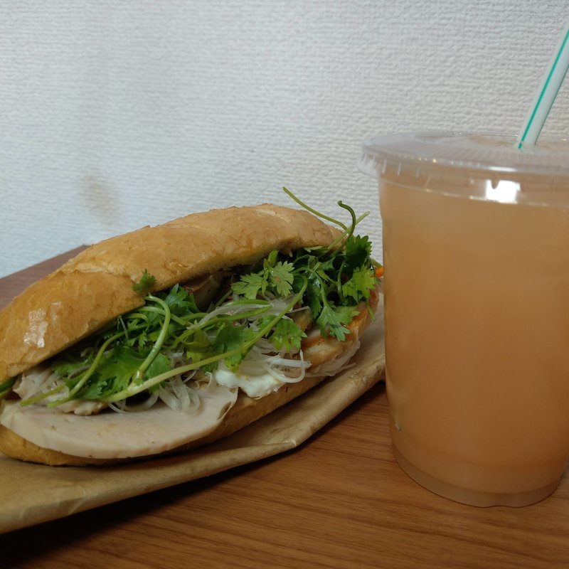 スペシャルバインミー ジュースセット(バインミー シンチャオ 浅草店)