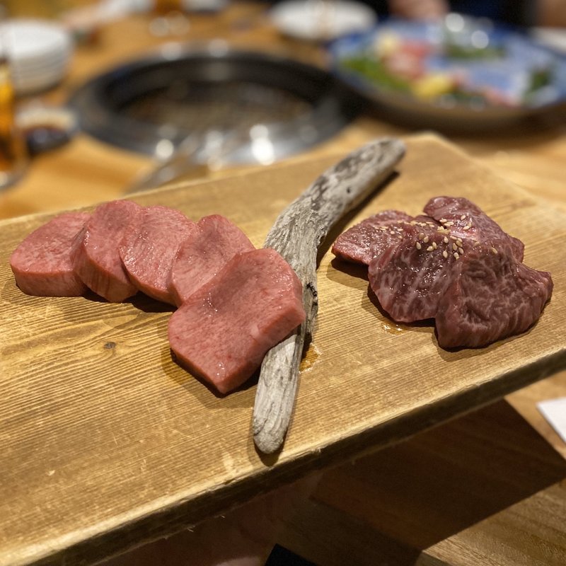 極上磨き厚タン、和牛上さがり(まぼたん)