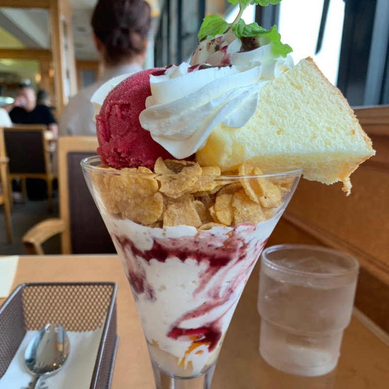 カシスパフェ(KIEFEL cafe dining 32番街店)