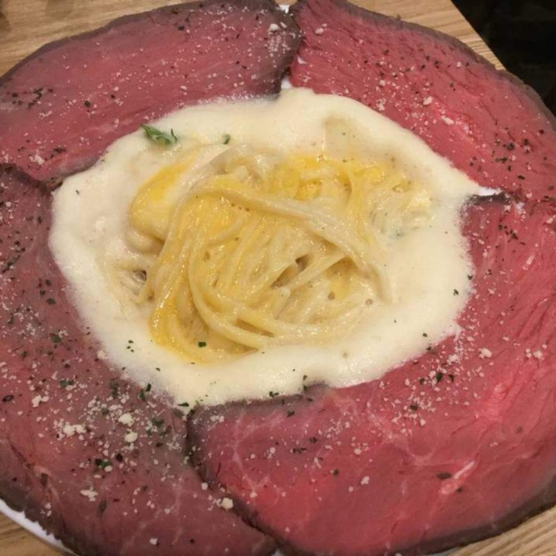 ローストビーフふわふわカルボナーラ(Meat Camp)