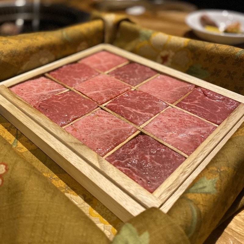 紅白肉箱(まぼたん)