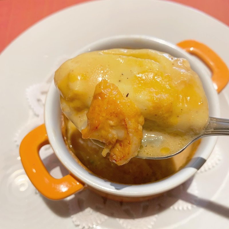 リヨン風クネル　オマール海老ソース(テロワール ビストロ・ドゥ・カワバタ （TERROIR Bistro de Kawabata）)