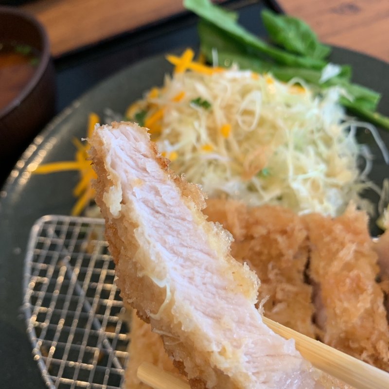 ロースカツ定食(THE TONKATSU CLUB)
