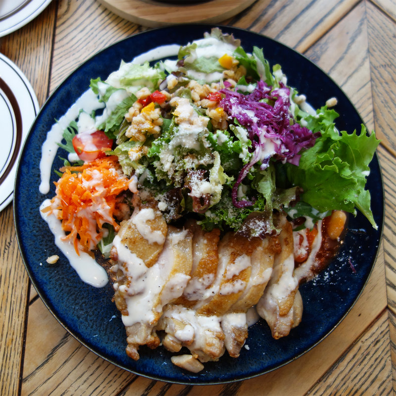 ハーブチキングリルとこだわり野菜のサラダ仕立て(【2022年7月12日閉店】グラナリーカフェ)