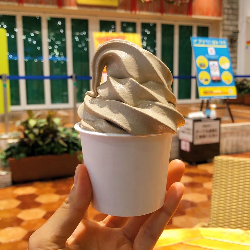 コナコーヒーソフトクリーム(アロハ フード マーケット ワールドポーターズ店)