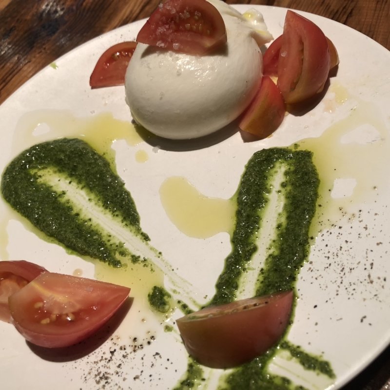 ブッラータチーズのカプレーゼ(BISTRO TORICOYA)