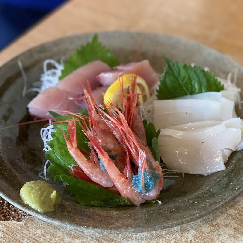 イナダと甘エビ刺身定食（日替わり）(秋山食堂 )