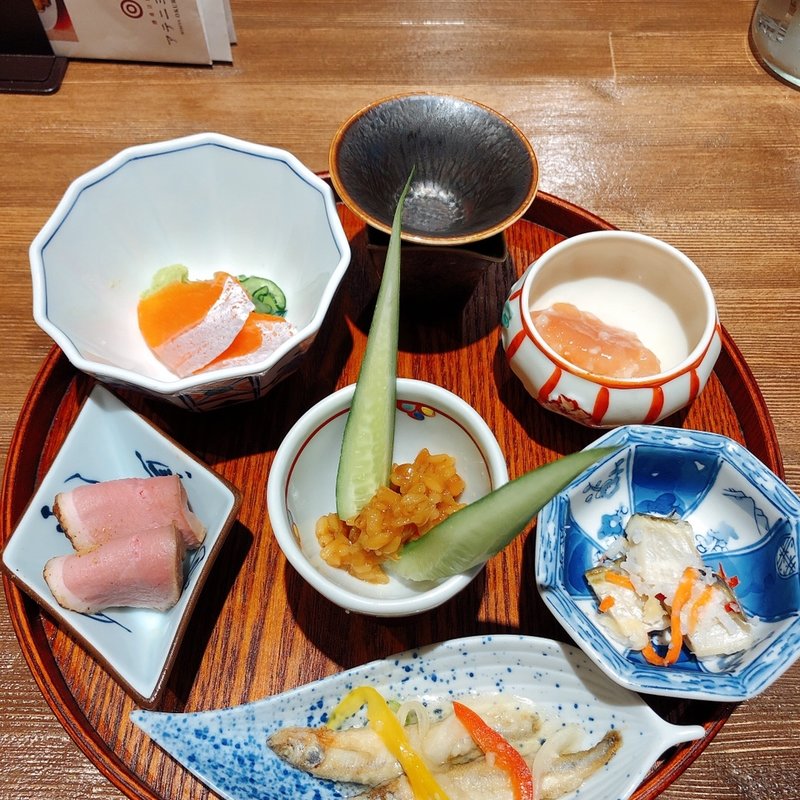 アテ盛り合せ　5種盛り(酒肴日和アテニヨル 日比谷OKUROJI)