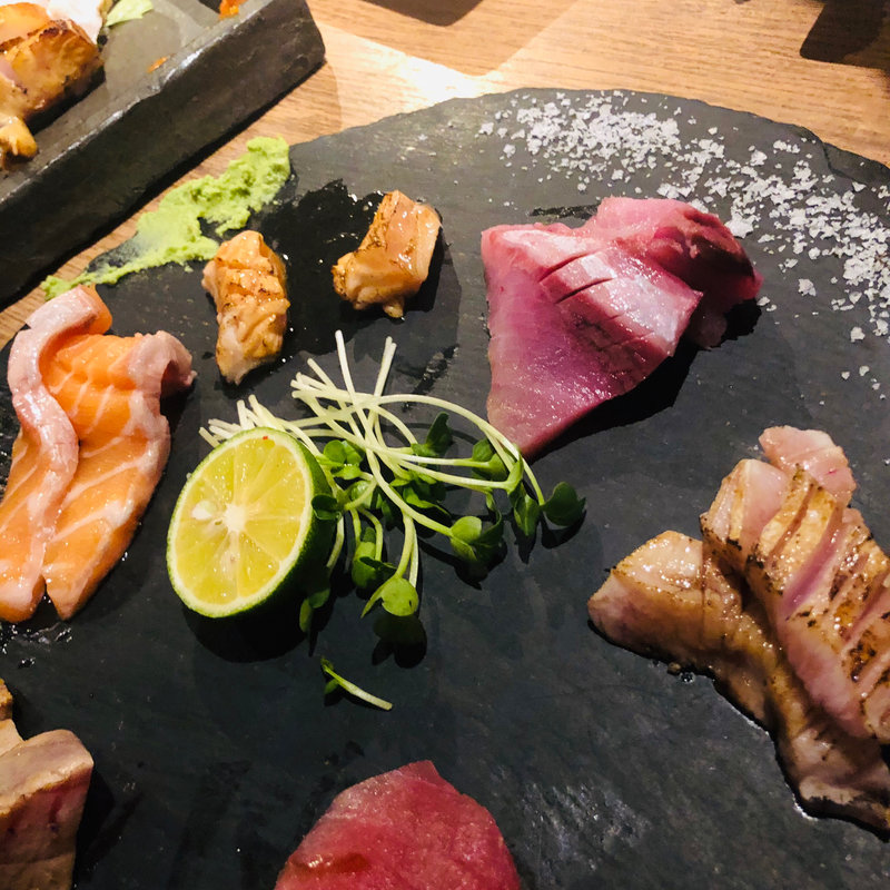 刺身盛り合わせ(うお鉄屋魚右衛門 （ウオテツヤギョエモン）)