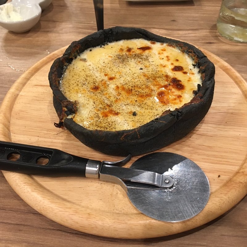 シカゴピザ（生はちみつかけ）(チーズと生はちみつBeNeアスナル金山店)