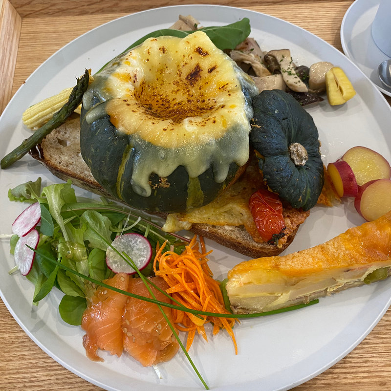 坊ちゃんかぼちゃとえびのスモーブロー(think)