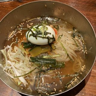 自家製スープの冷麺(ホルモン焼　炭蔵)