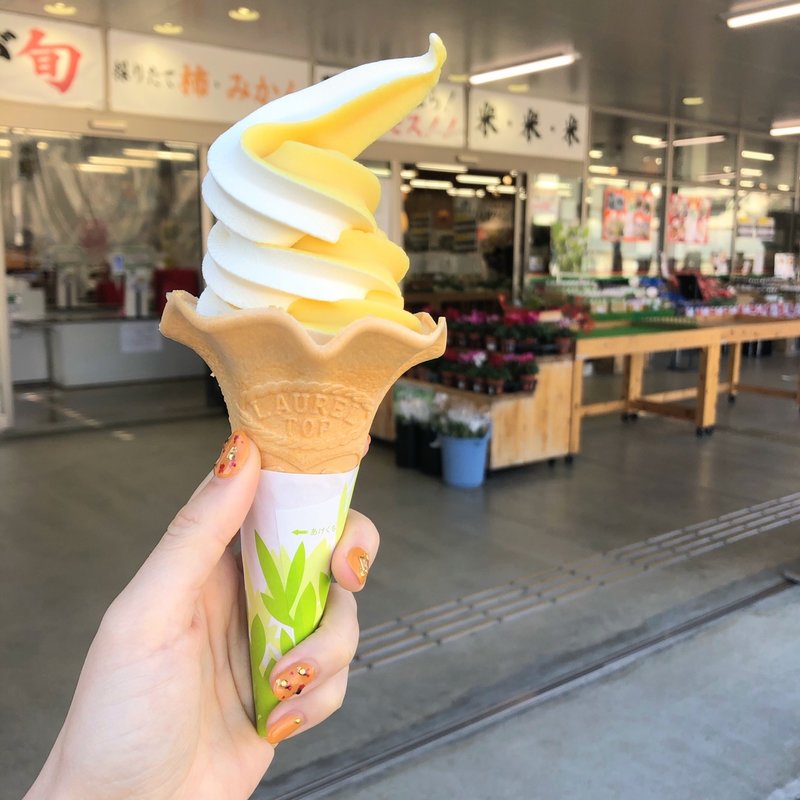 宮崎マンゴー×北海道　ミックスソフトクリーム(セレサモス宮前台)